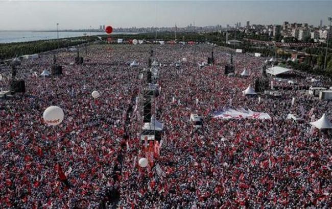 В Стамбуле прошел многотысячный митинг против правительства Эрдогана