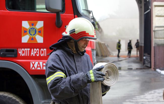 Взрывы во Львове: поврежден жилой дом и объект инфраструктуры, есть жертвы