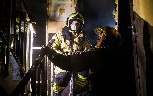 Частично разрушен дом, люди под завалами: каковы последствия удара по Киеву