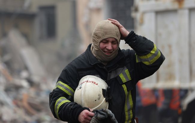 Удар дронов по многоэтажке Одессы: есть жертва, спасатели разбирают завалы
