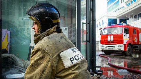 Пожежа все ще триває: з'явились нові супутникові знімки наслідків атаки на НПЗ у Феодосії