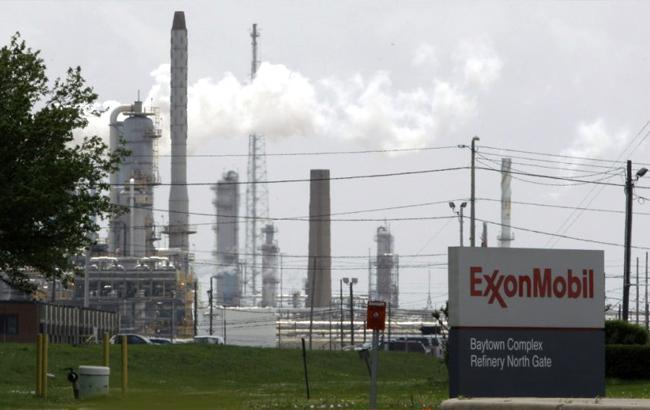 ExxonMobil оспорит решение о штрафе из-за сделки с "Роснефтью"