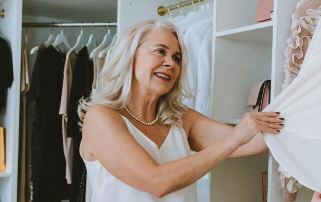 59-летняя блогерша показала, как обычная одежда может мгновенно омолодить женщину. Попробуйте и вы (видео)