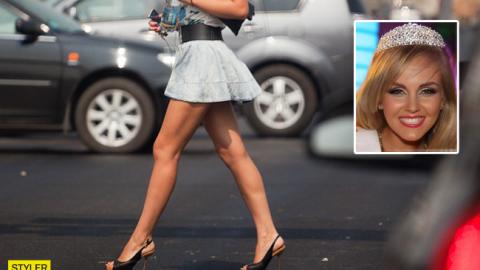 Знімала незручне взуття: відому королеву краси збили на переході