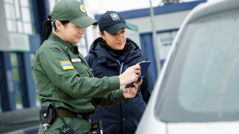 Как военнообязанным украинцам получить разрешение на пересечение границы для перевозки помощи