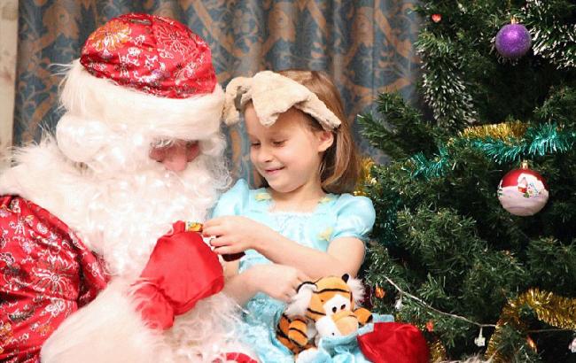 Психологи дізналися, в якому віці діти перестають вірити в Діда Мороза