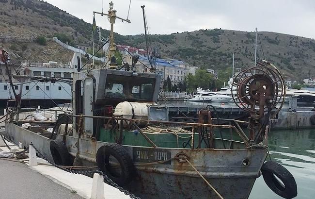 Рибаков судна "ЯМК-0041" примусово утримують в окупованому Криму, - Денісова