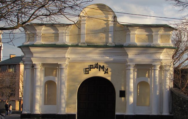 У Києві пропонують перейменувати Московську браму Києво-Печерської лаври: деталі петиції