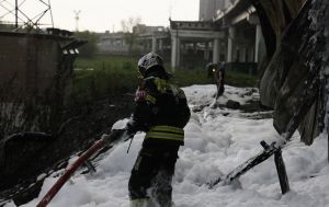 У Санкт-Петербурзі загорілася велика промзона з військовими підприємствами