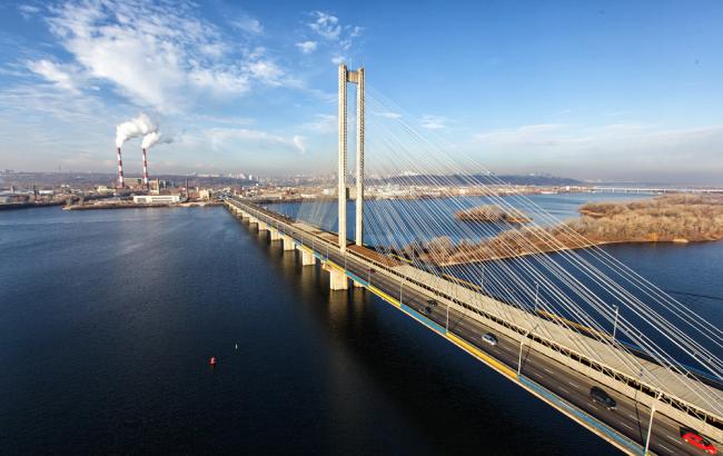 У Києві на 4 дні частково обмежать рух транспорту через ремонт Південного моста