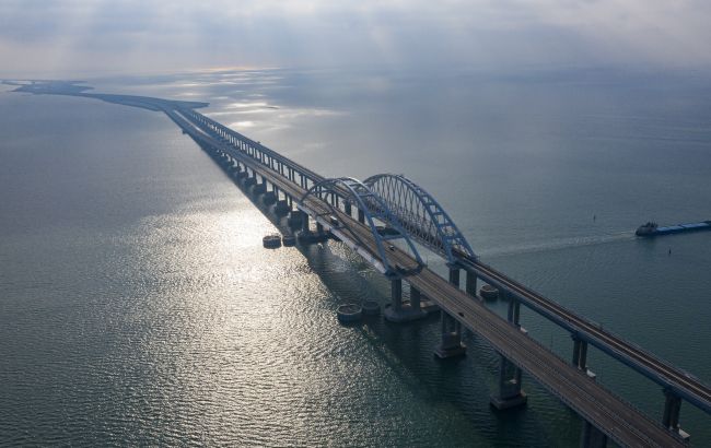 Россия запустила грузовые поезда по Керченскому мосту