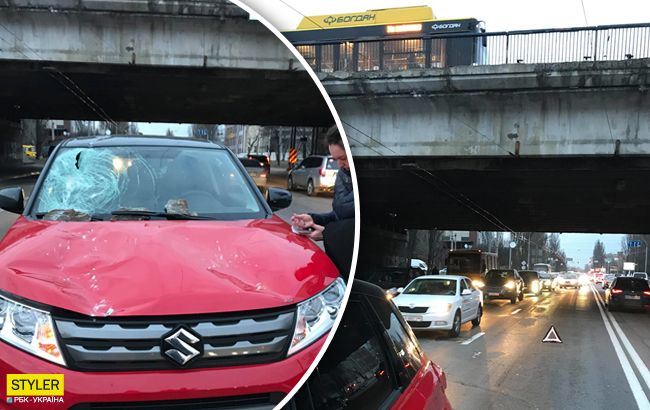 В Киеве куски моста разгромили проезжавшее под ним авто (фото)