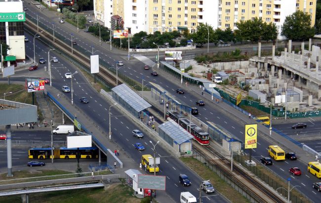 У Києві до кінця весни обмежили рух на Індустріальному шляхопроводі