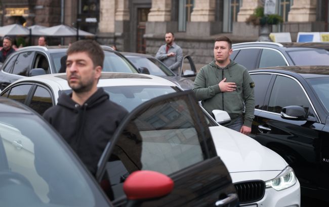 В Києві зупинятимуть рух транспорту під час хвилини мовчання