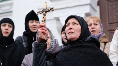 На Волыни вместо жилого дома построили церковь МП, где молятся на Путина (видео)