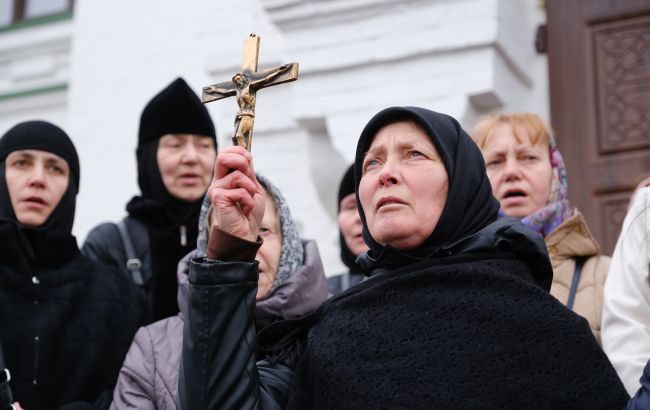 На Волыни вместо жилого дома построили церковь МП, где молятся на Путина (видео)