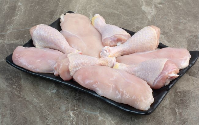 В Украину завезли опасную для здоровья курятину: появляется тошнота и боли в животе