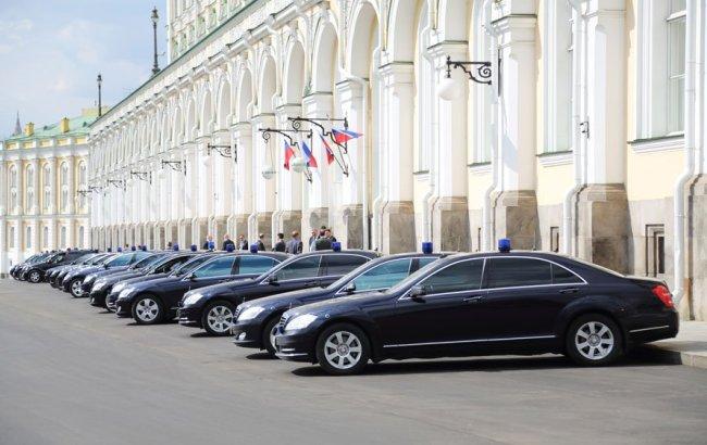 Медведєв обмежив потужність службового транспорту російських чиновників