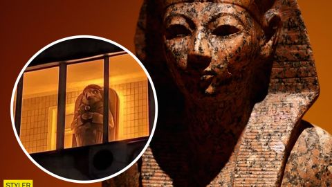 В Киеве на балконе заметили "египетский саркофаг": занял все пространство