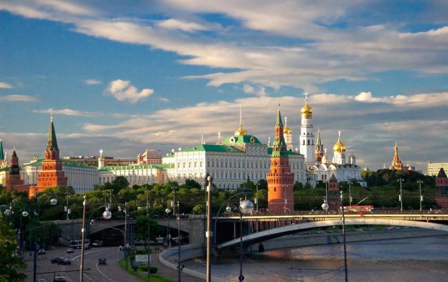 Из-за падения рубля у обменников в центре Москвы образовались очереди
