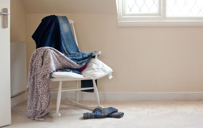 Используете кресло вместо шкафа? Вот, как избавиться от этой привычки