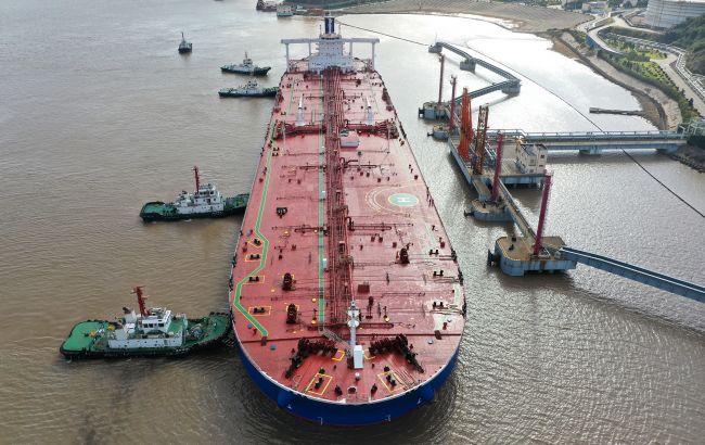 Британия ввела санкции против компании с более 60 танкерами, которые использует РФ, - СМИ