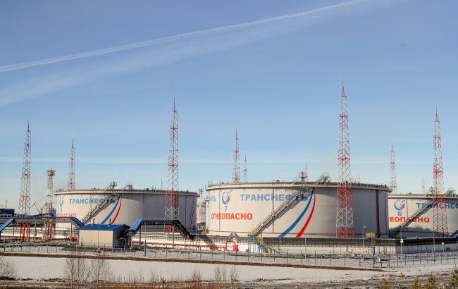 Британия помогает РФ оплачивать войну в Украине через лазейку в импорте нефти, - СМИ