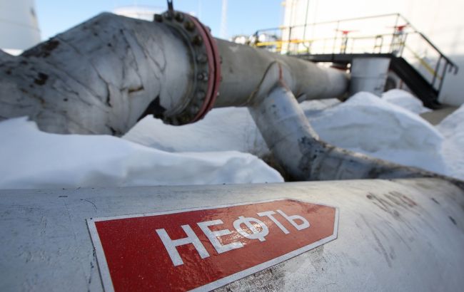 Россия за март сократила добычу нефти на 700 тысяч баррелей в сутки, - Bloomberg