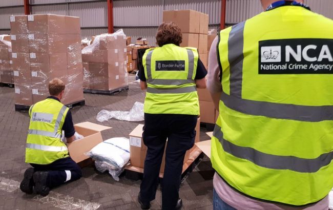У Британії затримали поляка, який у вантажі медичних масок віз 14 кг кокаїну