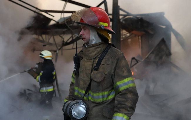 У Херсоні сталися пожежі у житлових будинках після обстрілу
