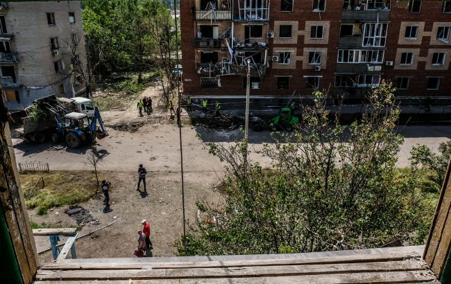 Оккупанты с утра обстреляли Славянск кассетными снарядами: есть погибшие и раненые