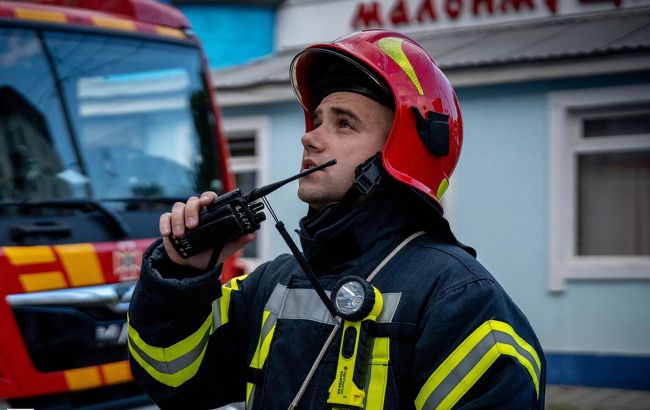 Росія завдала удару дроном по багатоповерхівці у Харкові