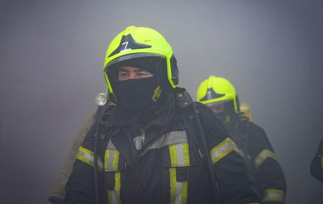 В Днепре после атаки врага вспыхнули пожары, повреждены дома