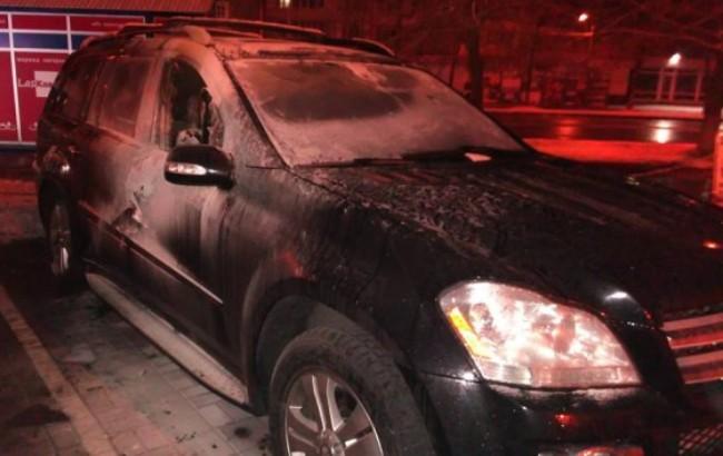 Ранним утром в Киеве жгли машины