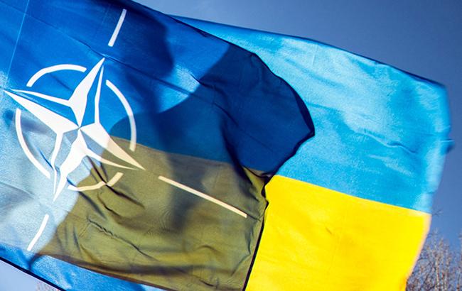 КСУ изучает проект закона о закреплении в Конституции курса Украины в НАТО и ЕС