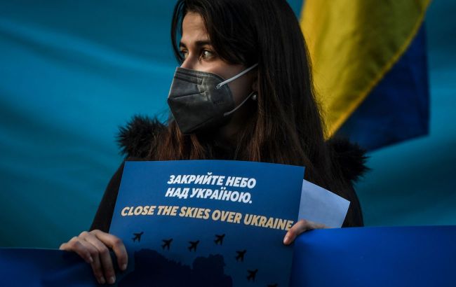 НАТО не готово двигаться к закрытию неба над Украиной. Но помогать будет по-другому