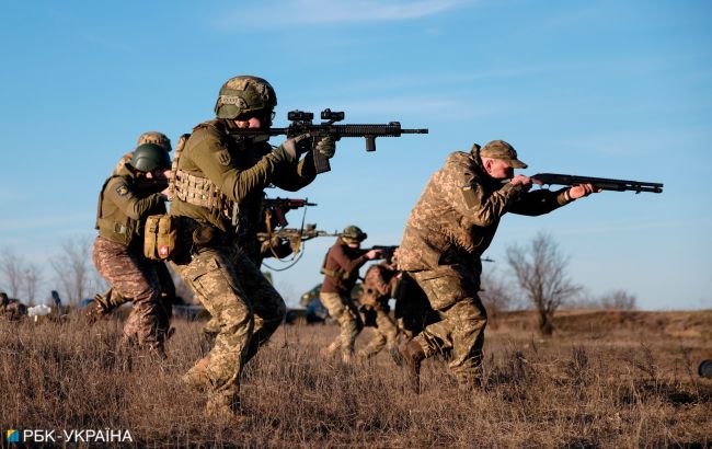 Українські військові пройшли навчання з вогневої підготовки у Херсонській області: фоторепортаж