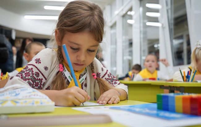 Когда и как подать заявление на поступление ребенка в первый класс: объяснение Киевской ОГА