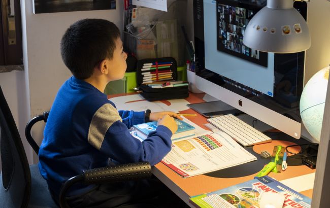 Школи Рівненщини переходять на дистанційне навчання: у чому причина