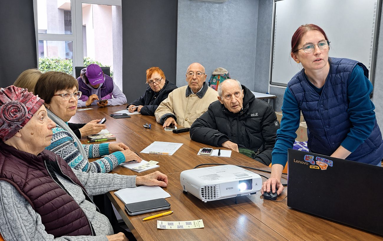 Українців безкоштовно вчать користуватись гаджетами у бібліотеках: як знайти найближчу адресу