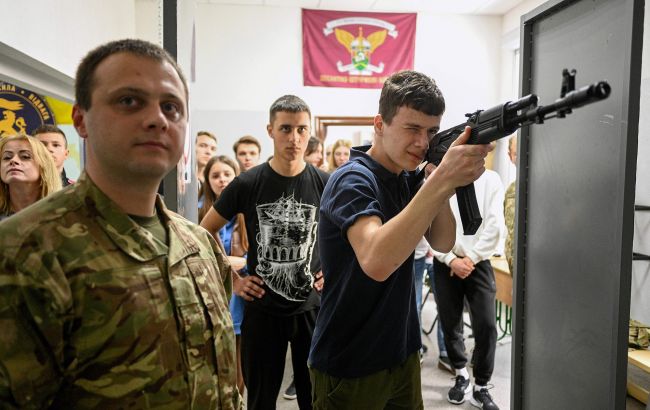 В университетах Украины планируют ввести обязательную военную подготовку: что известно