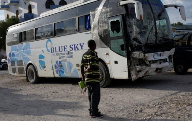 На Гаити число погибших от наезда автобуса на толпу возросло до 38