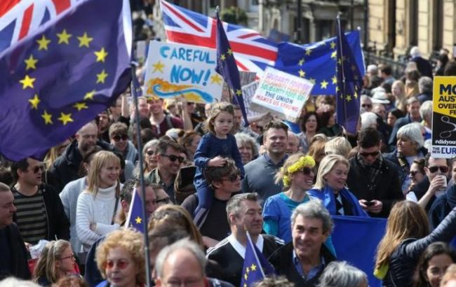 Тысячи людей митингуют в Лондоне против Brexit