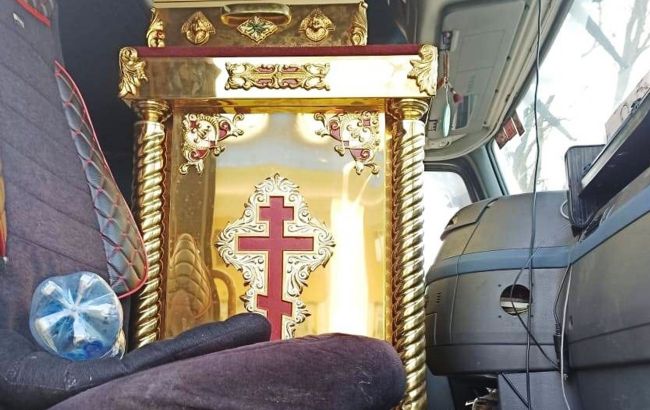 Пограничники задержали мужчину, пытавшегося вывезти мощи 80-ти святых