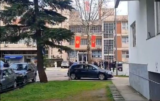 В столиці Чорногорії чоловік підірвав гранату біля будівлі суду, багато постраждалих