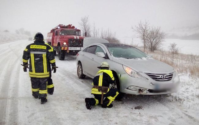 Снігопад в Одеській області: за кілька годин уже майже 50 ДТП, зокрема з автобусами