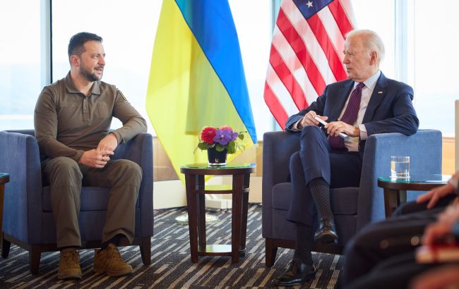 Зеленський зустрівся з Байденом на полях саміту G7
