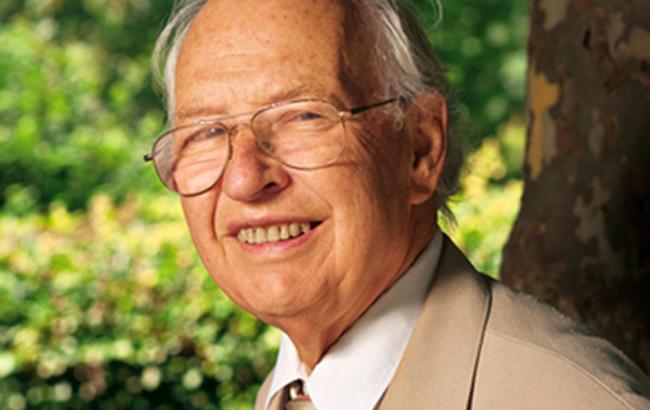 Умер нобелевский лауреат по экономике Рейнхард Зельтен