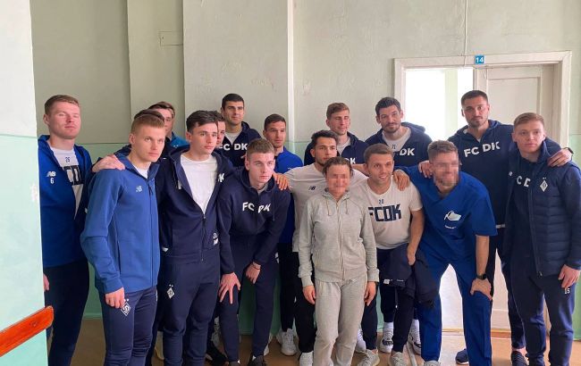 ФК "Динамо" повним складом відвідало поранених бійців ЗСУ