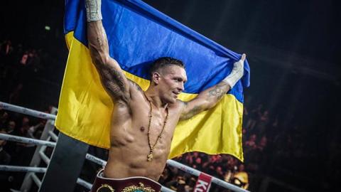 Усик поділився душевними фото після бою з Беллью